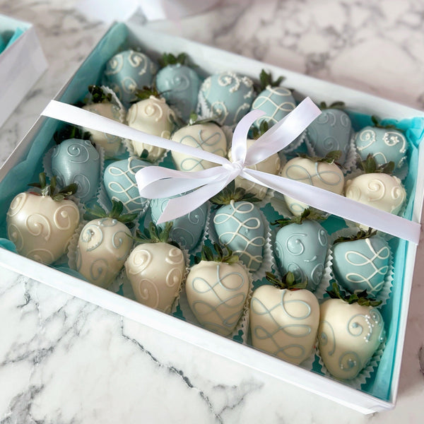 Blue & White Chocolate Strawberry Box – Dip the Tip Deserts