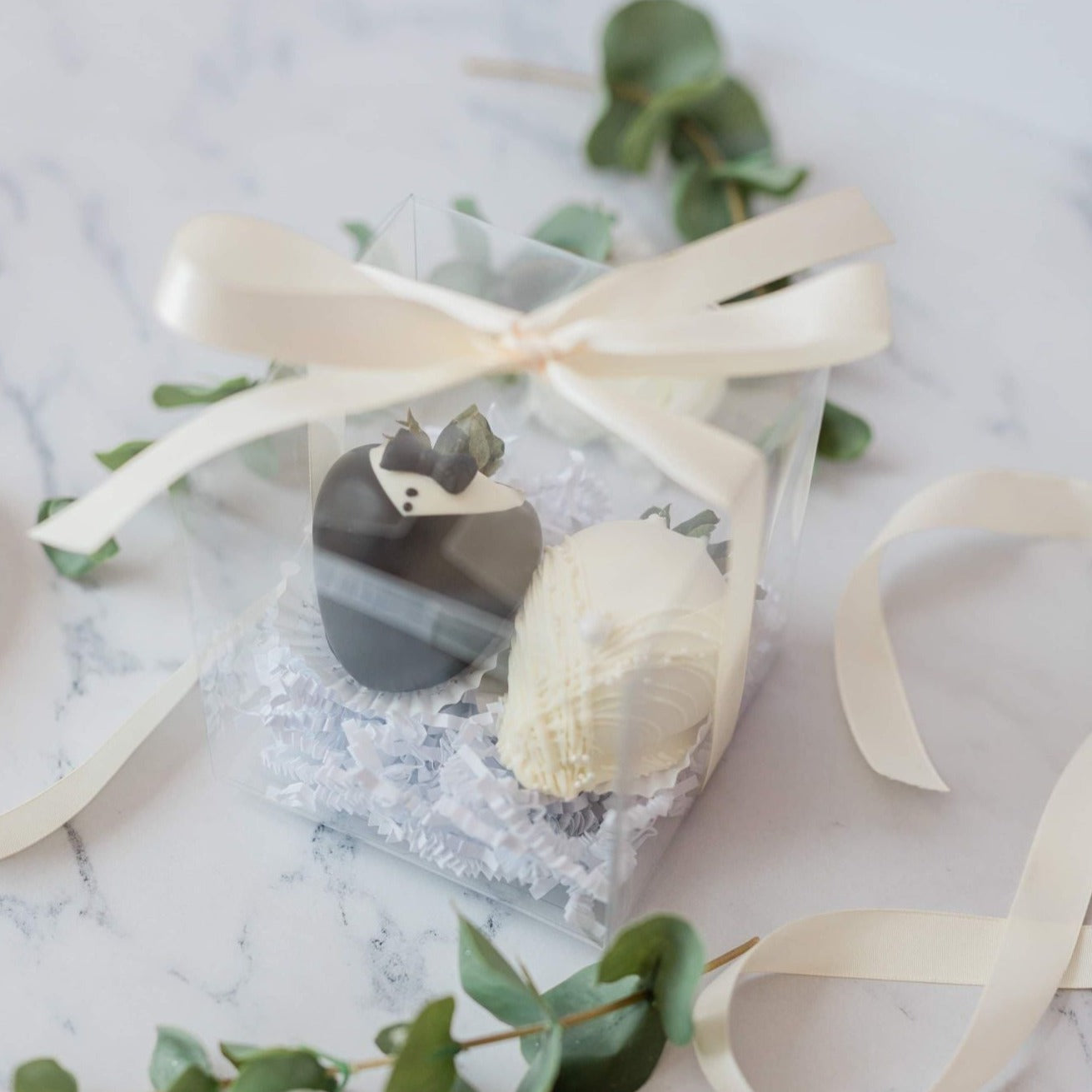 Bride/Groom Chocolate Strawberry Favours